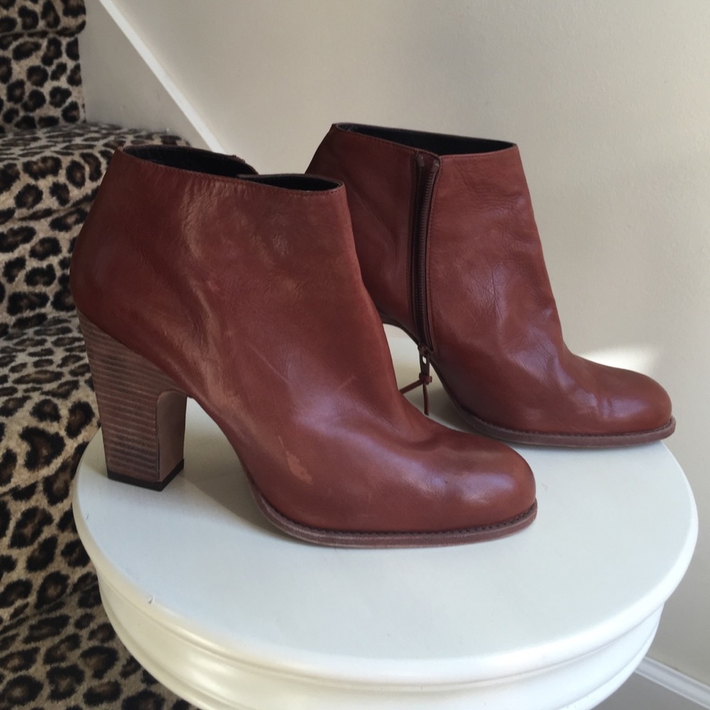 COPY - Awesome"Stuart Weitzman" booties Never worn❗️❗️